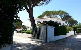 Appartamento in Villa Valentini, Fronte mare, Giardino e parcheggio privato, WIFI, dotato di tutti i confort, nel Golfo di Gaeta